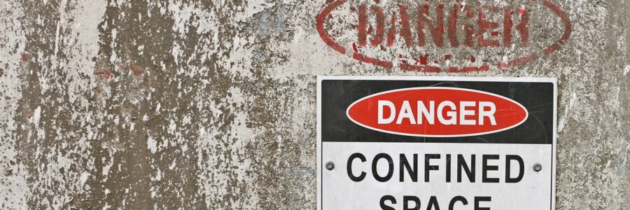 Danger sign warning of confined spaces